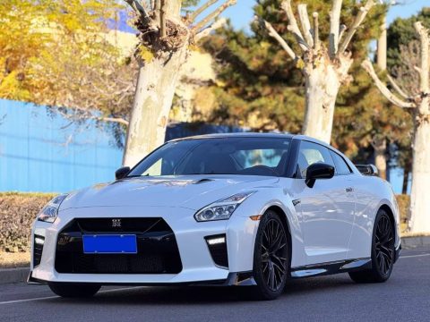 日产 GTR