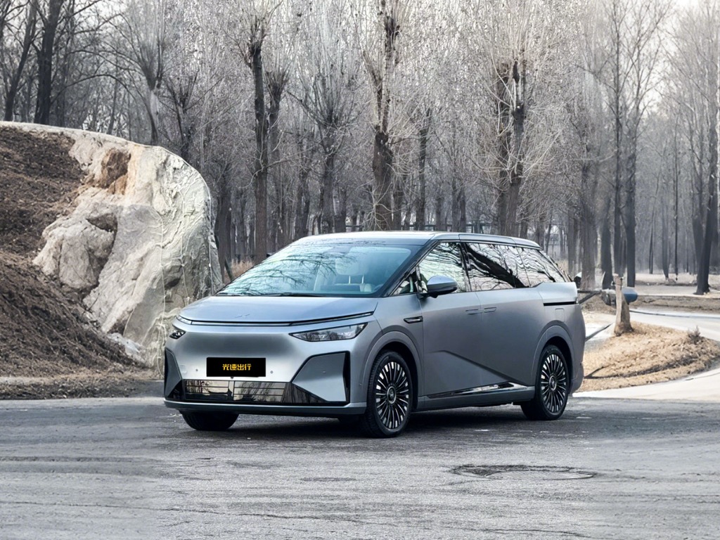 小鹏 X9